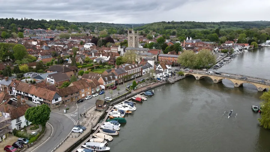 Henley town centre and bridge